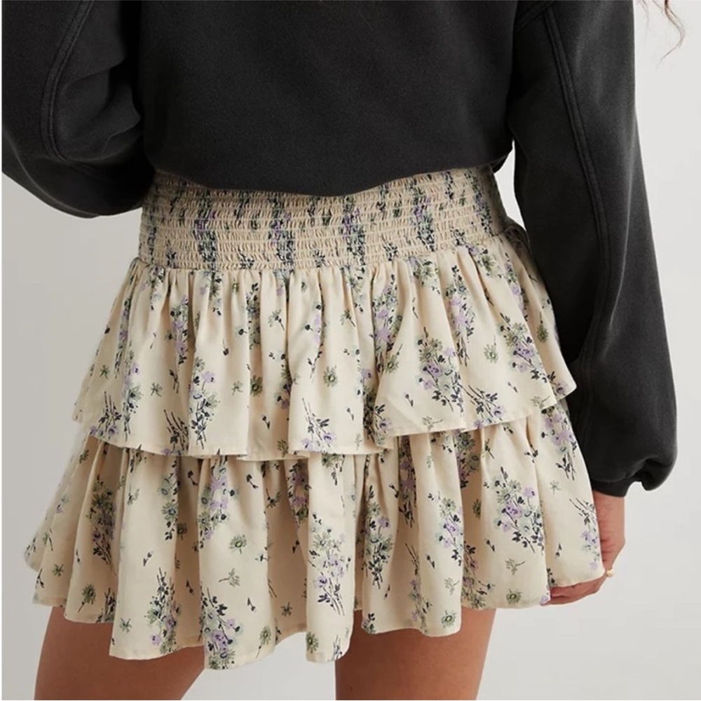🆕 Aerie Ready To Ruffle Cream & Blue Floral Tiered Smocked Mini Skirt, Size M